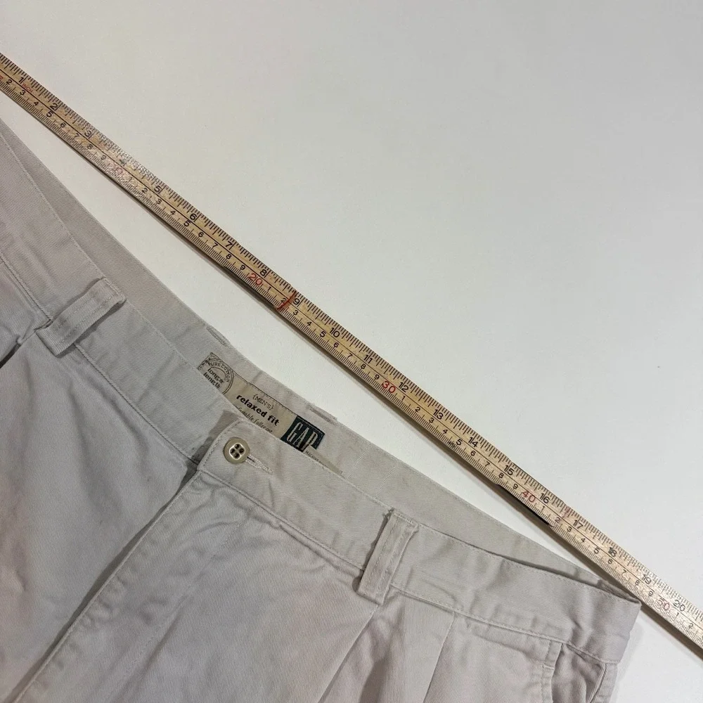 Gap Khakis Shorts Mens 40 Tan Good Relaxed Fit Pleated Cotton Vintage 90s Y2K